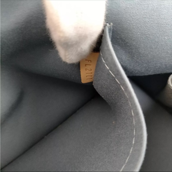 Authentic Louis Vuitton Vernis Alma Bag PM size Green - Picture 9 of 15